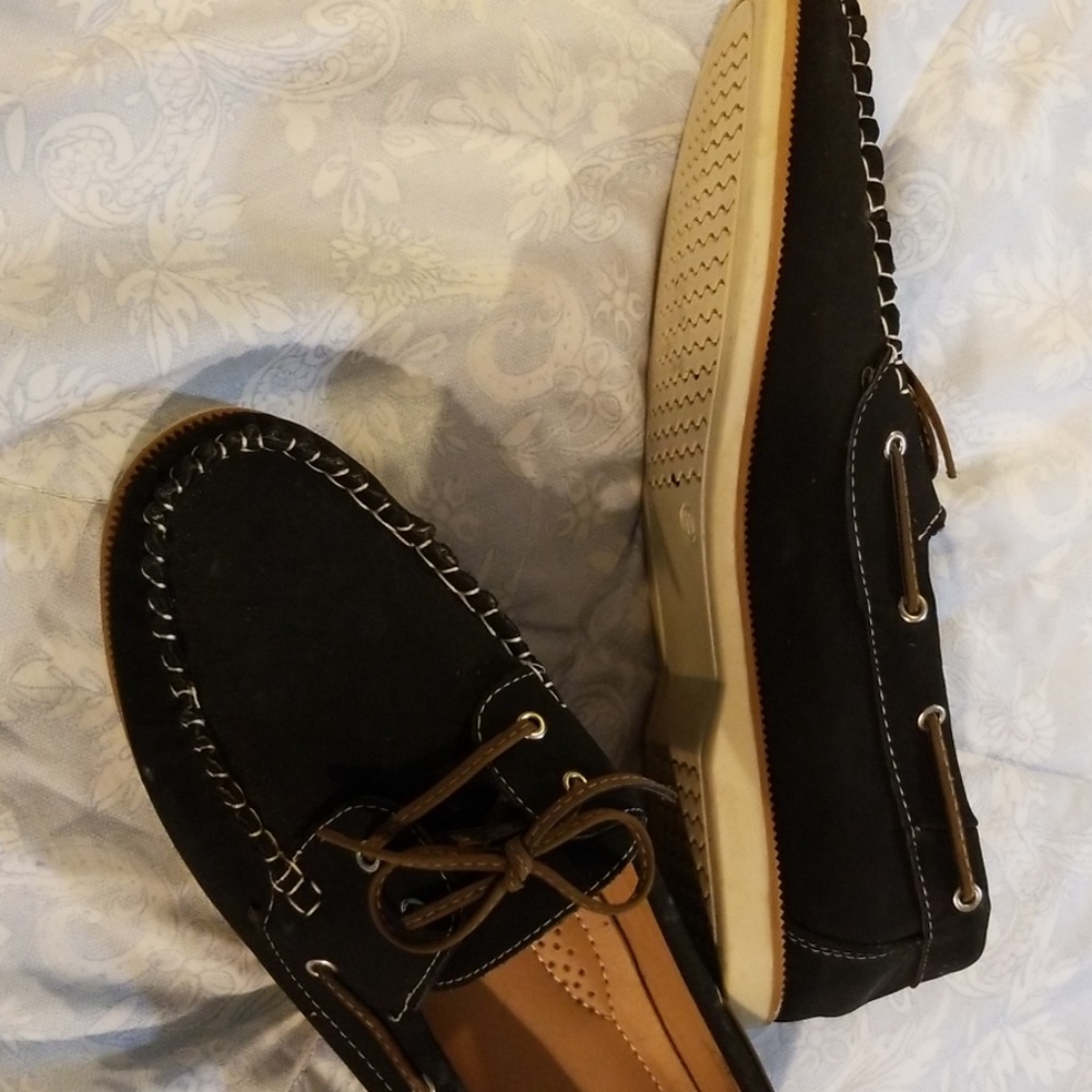 Shoes - Picture 2 of 5